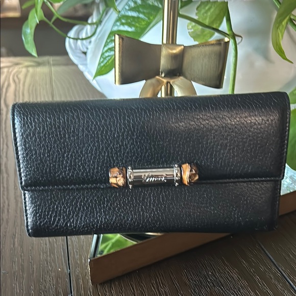 Gucci Handbags - GUCCI AUTHENTIC WALLET